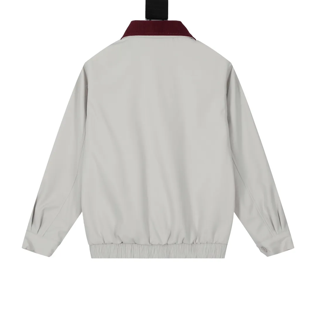 P306 💰 -Ralph Lauren 24ssRL classic war horse logo embroidered jacket zipper jacket on the chest -The item is made of custom-made fabrics and purchased from the original version. A full set of custom-made accessories. Details determine success or failure. Heavy new autumn and winter style. The upper body effect is very nice. Loose fit. Color: Picture color. Size: M-XXL. Size. Length. Bust. Sleeve length. Shoulder width. M 64 108 59 - L 66. 112 60 - XL 68 116 61 - 2XL 70 120 62 -